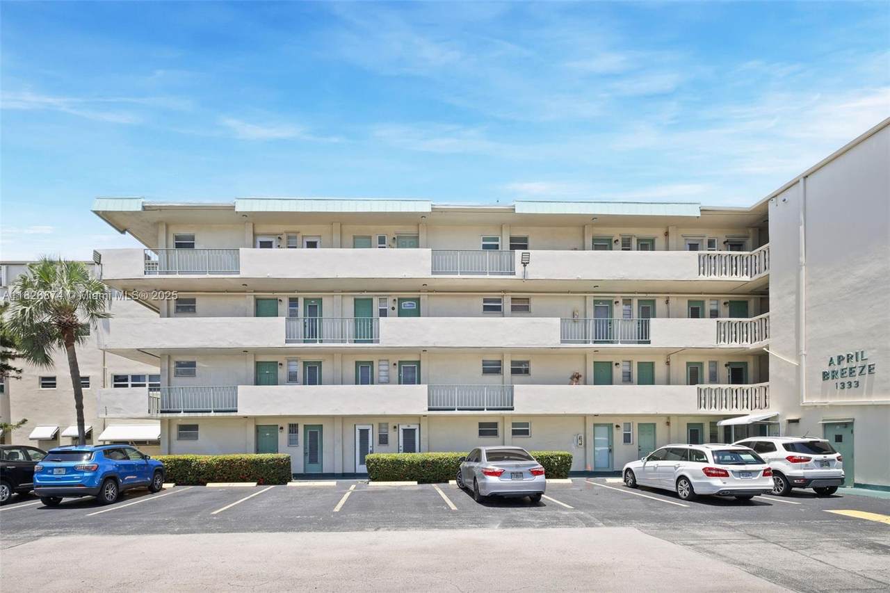 1333 Hallandale Beach Blvd - Photo 1
