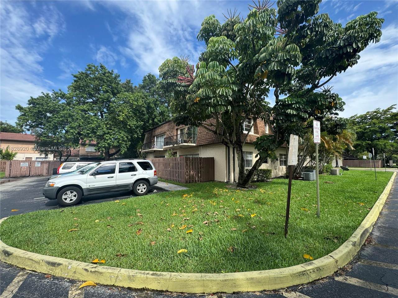 7523 Sunrise Blvd - Photo 1