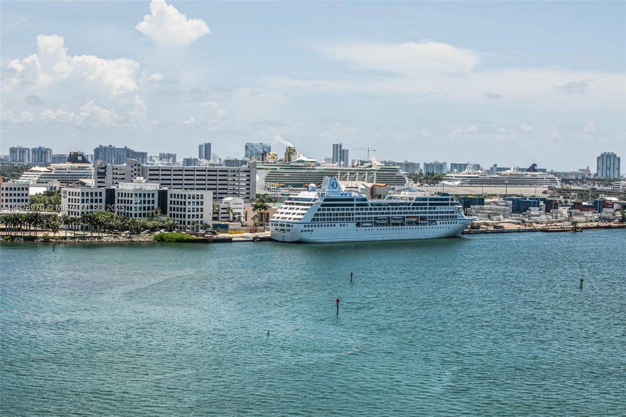 335 Biscayne Blvd - Photo 1