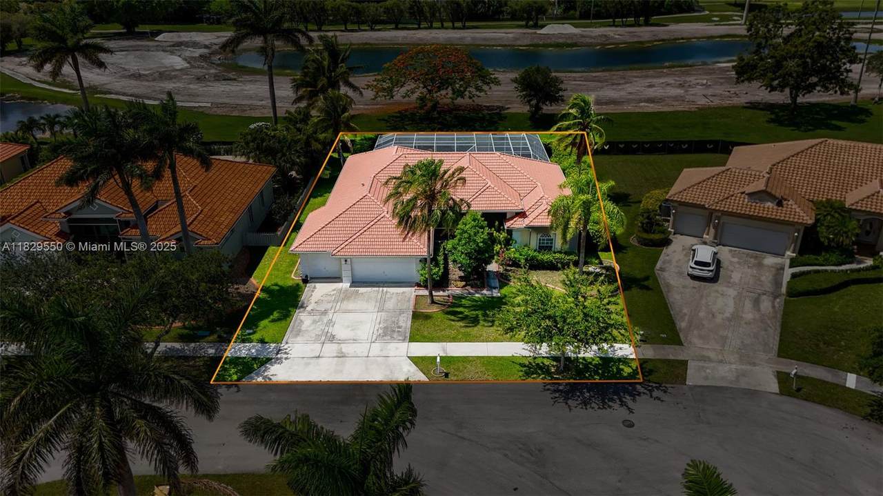 2575 Muirfield Ter - Photo 1