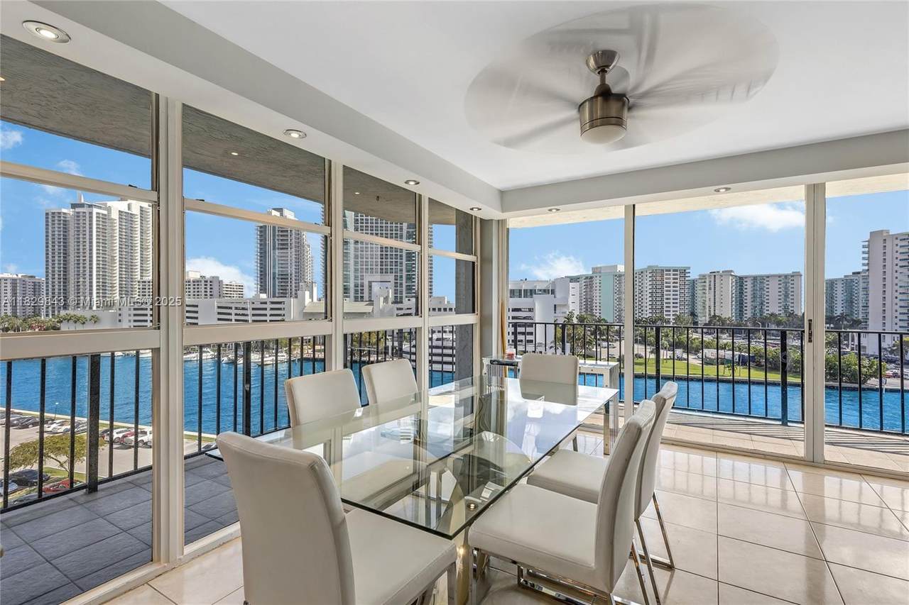 200 Leslie Dr - Photo 1