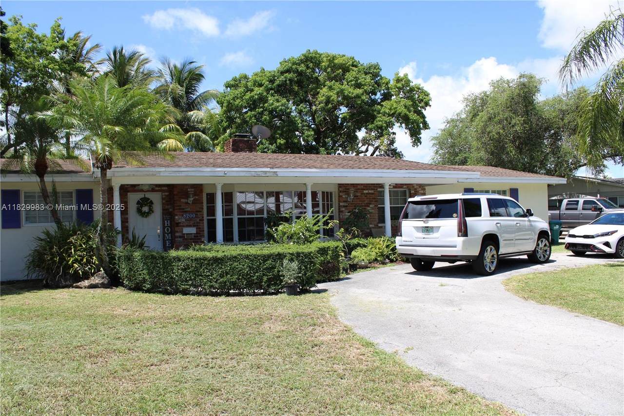 8200 164th St - Photo 1