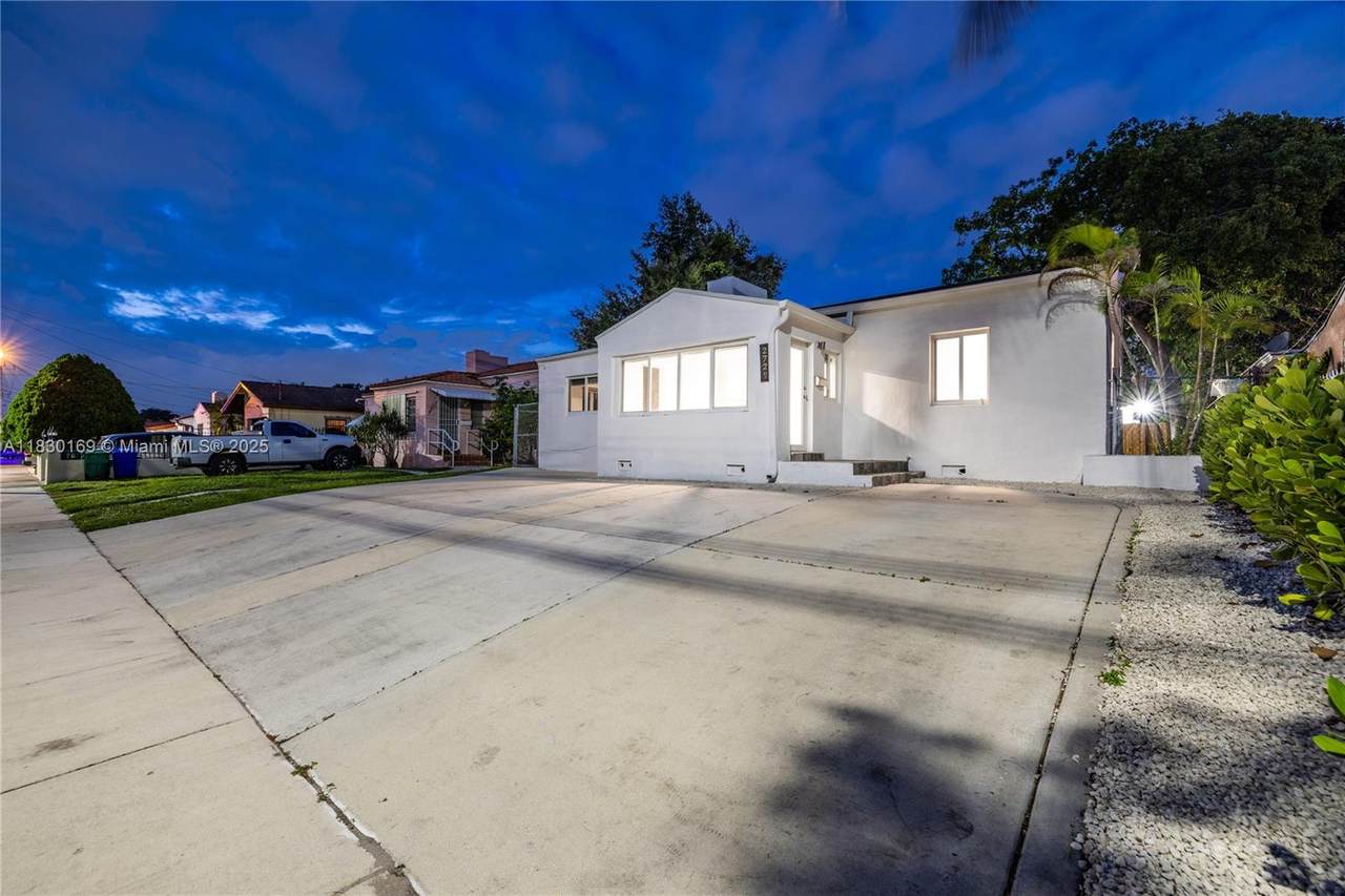 2729 18th St - Photo 1