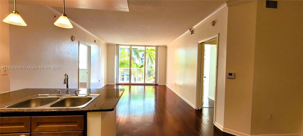 2000 Bayshore Dr - Photo 1