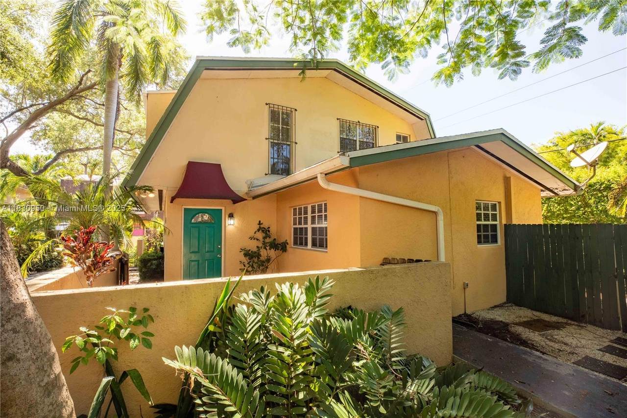 2953 Day Ave - Photo 1