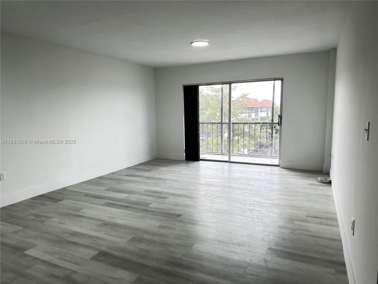 4174 Inverrary Dr - Photo 1