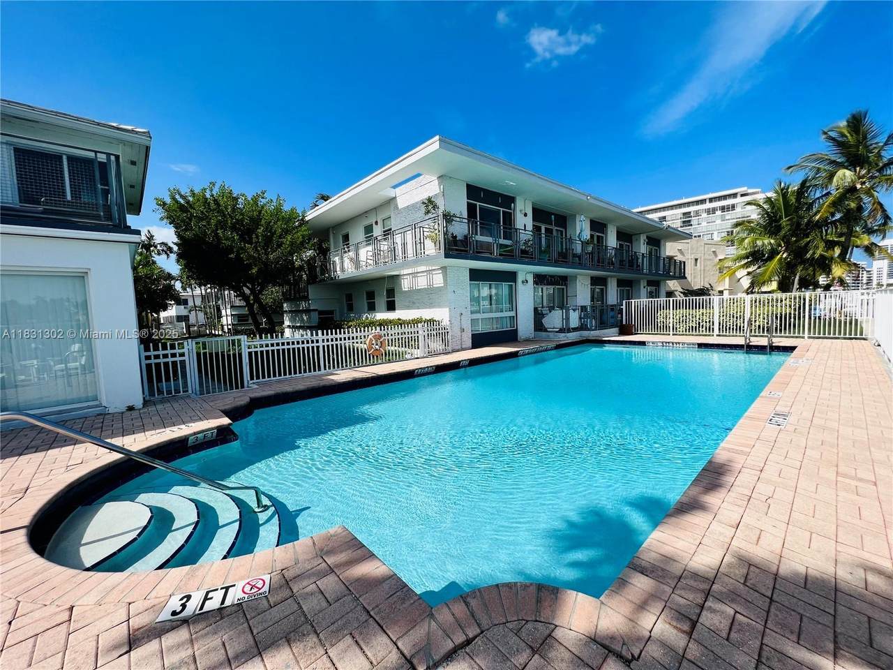 946 Bay Dr - Photo 1