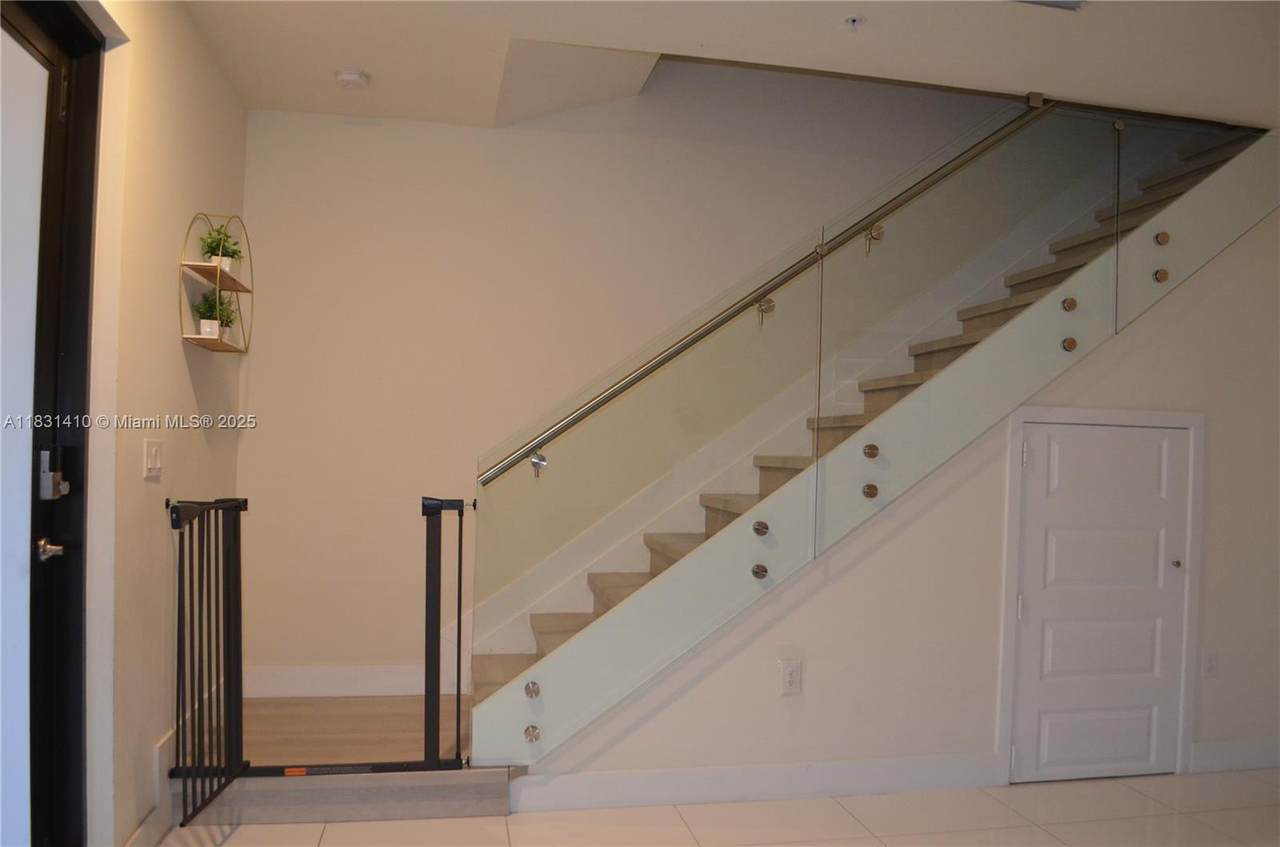 10419 82nd St - Photo 1