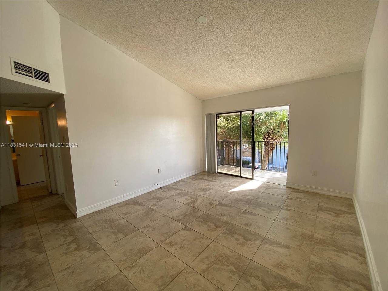 7220 179 ST - Photo 1