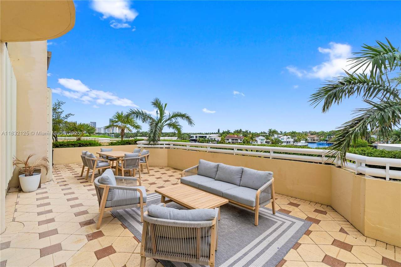 20191 Country Club Dr - Photo 1