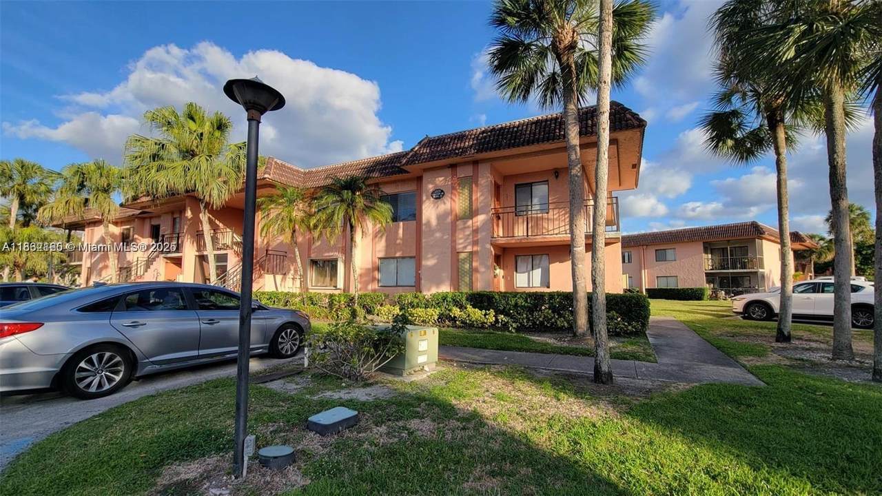 223 Lakeview Dr - Photo 1