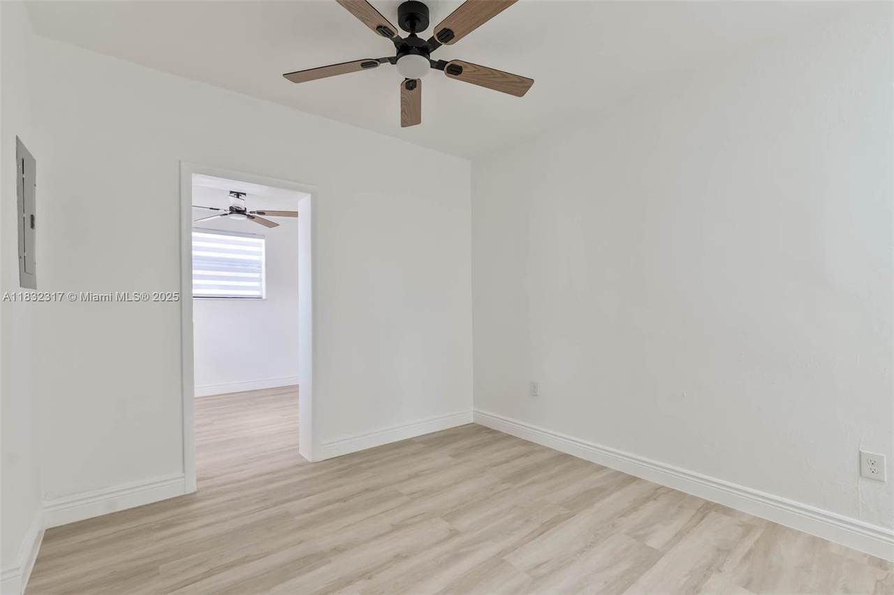 583 47th Ter - Photo 1