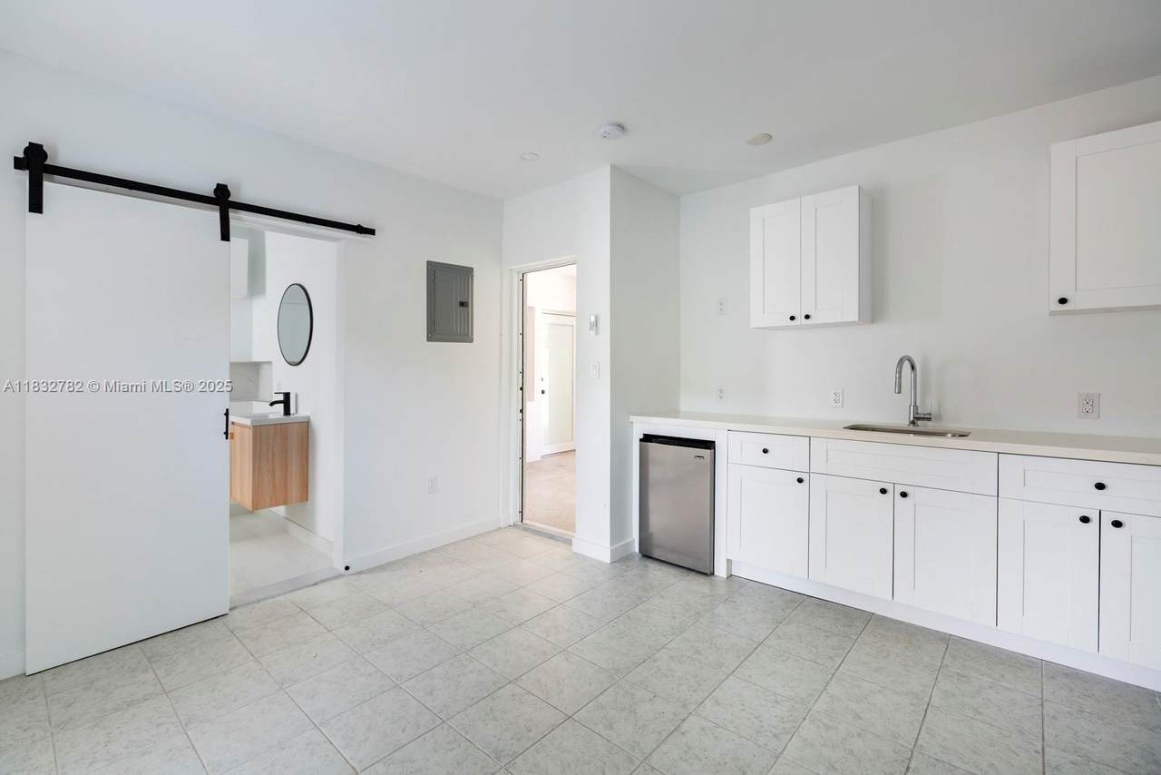 7800 10th Ct - Photo 1