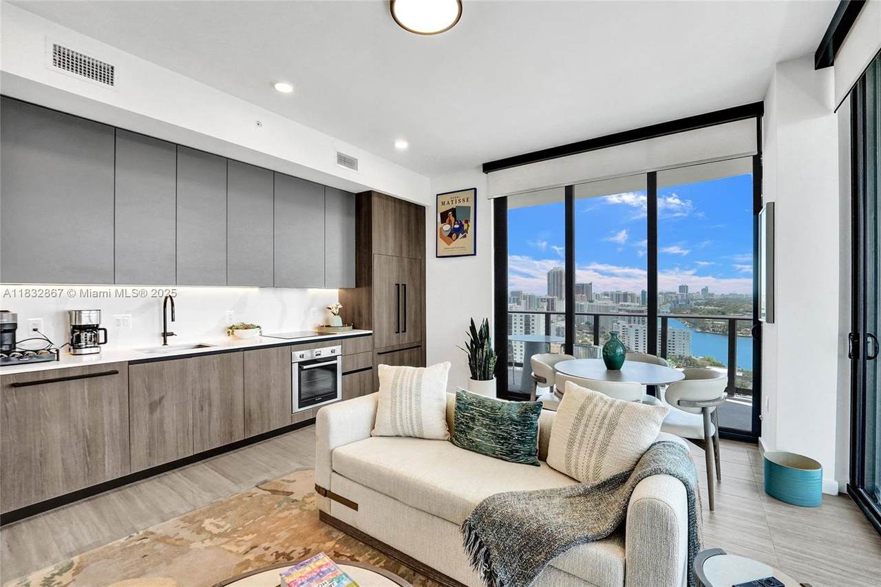 580 72 Street - Photo 1