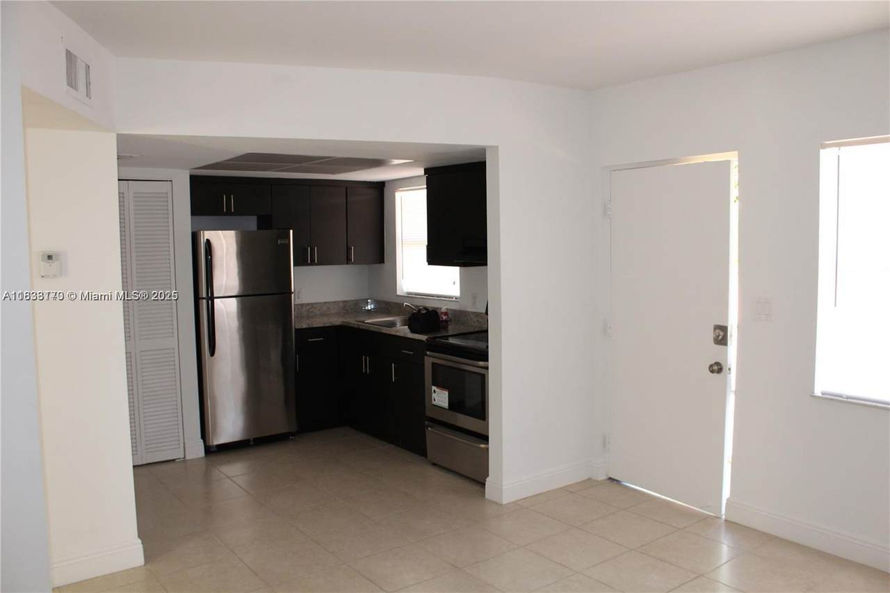 101 41st St - Photo 1