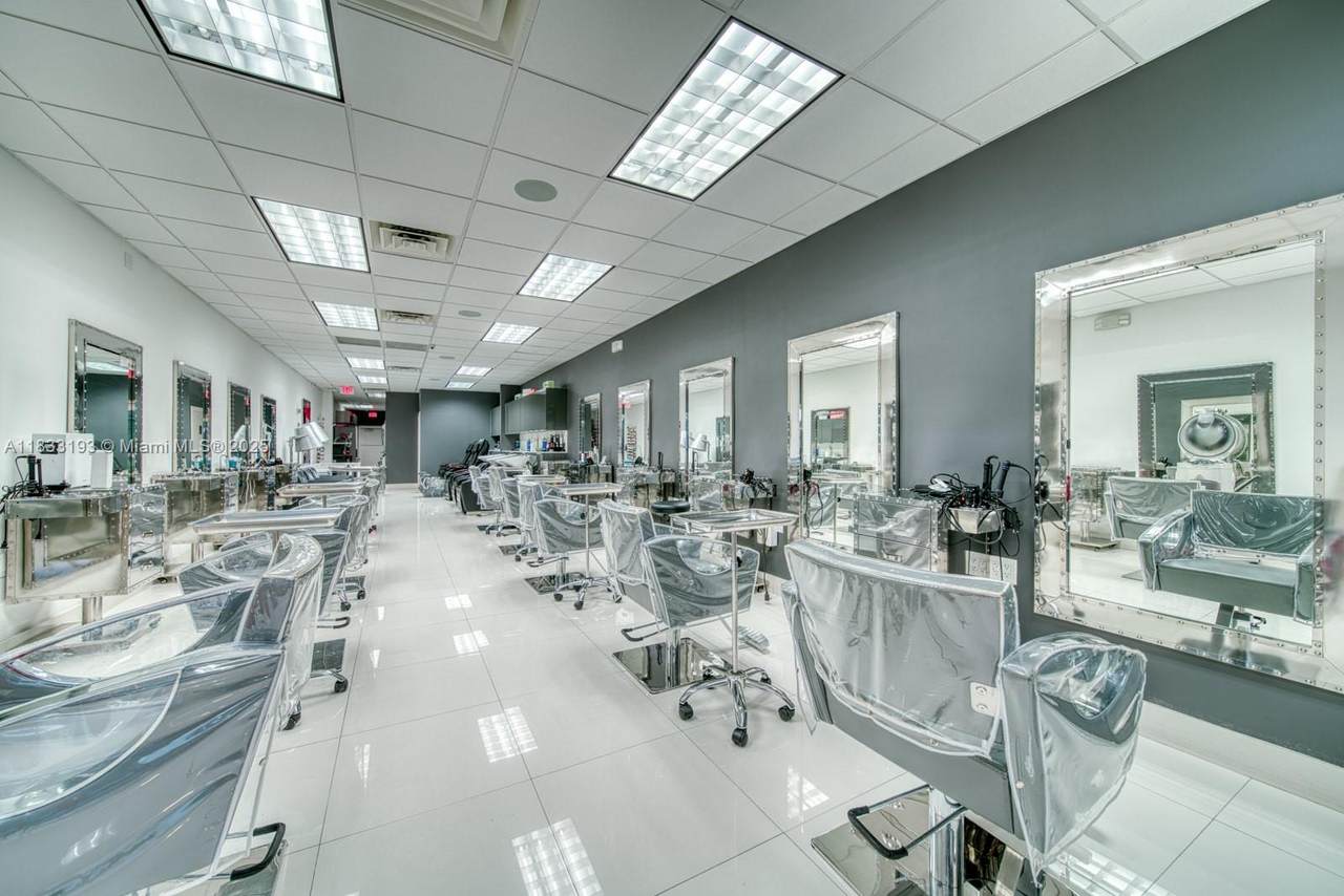 Beauty Salon For Sale In Pinecrest - Photo 1