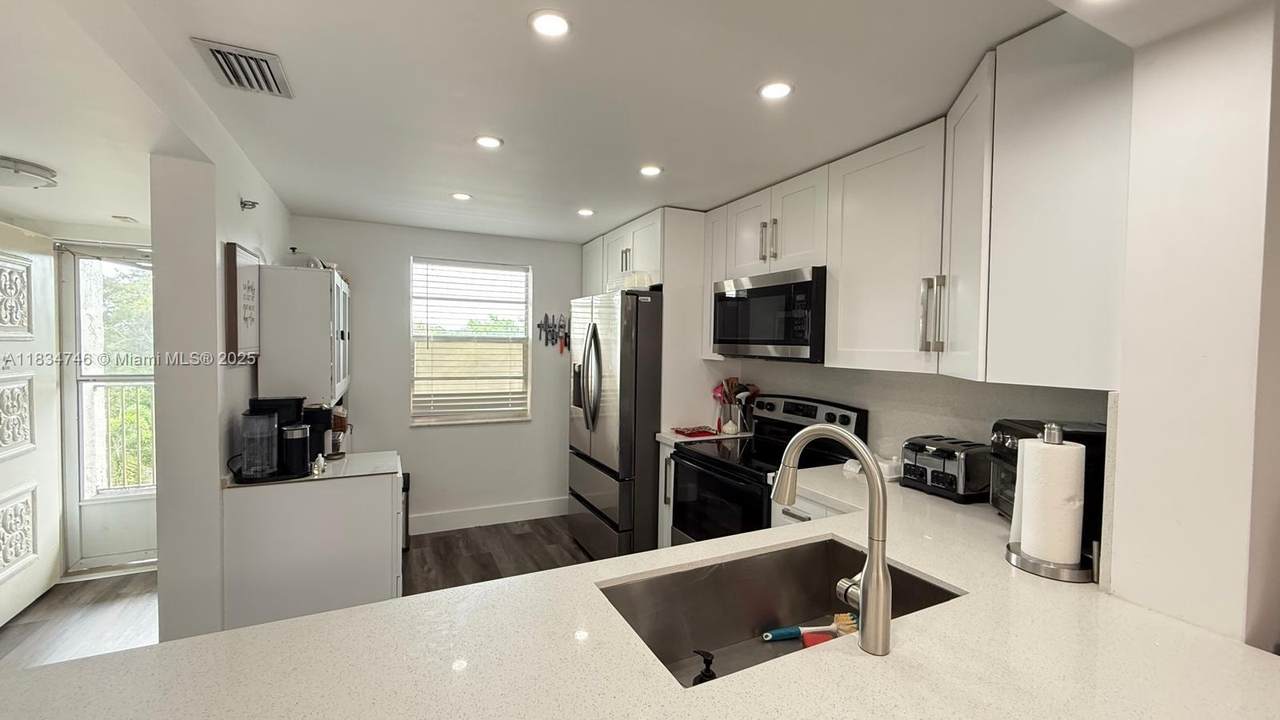 3910 Inverrary Blvd - Photo 1