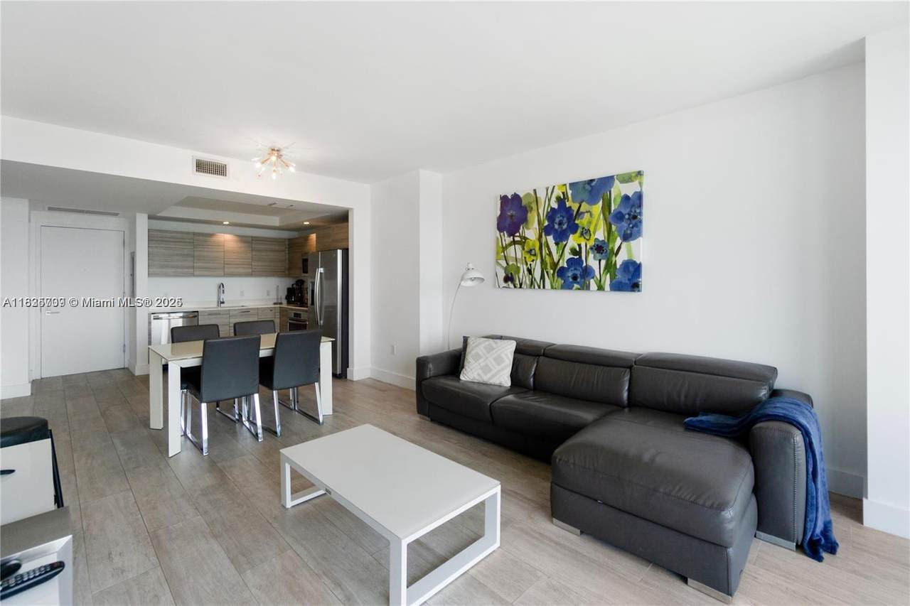 121 34th St - Photo 1