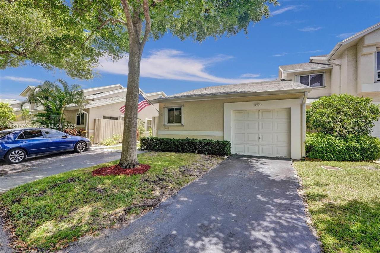 2083 Discovery Cir E - Photo 1