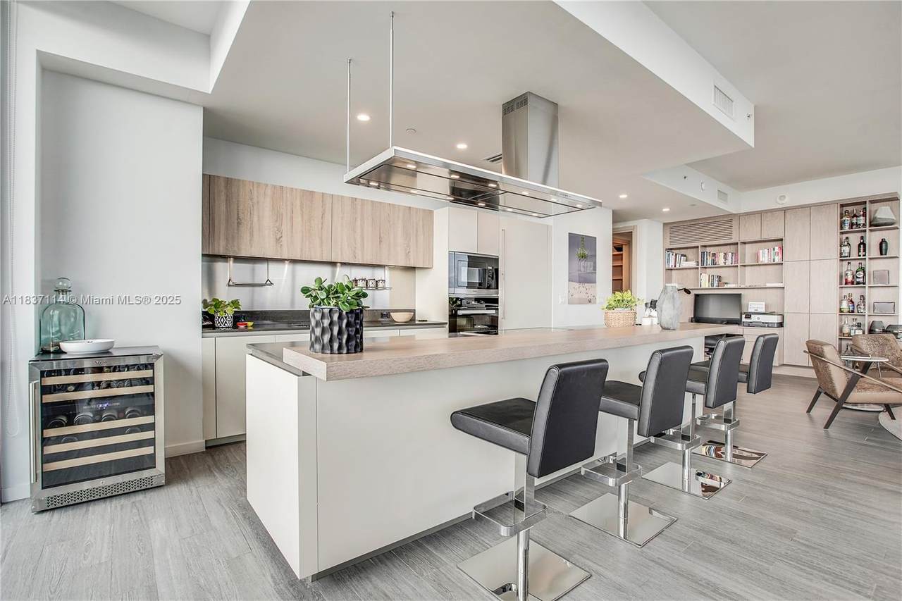 1000 Brickell Plz - Photo 1