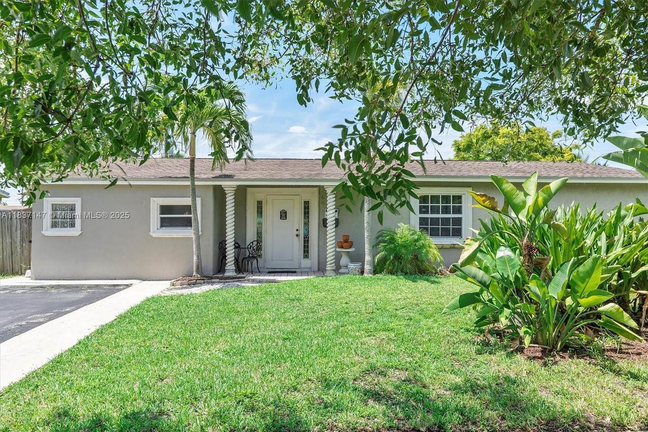 65 209th Ter - Photo 1