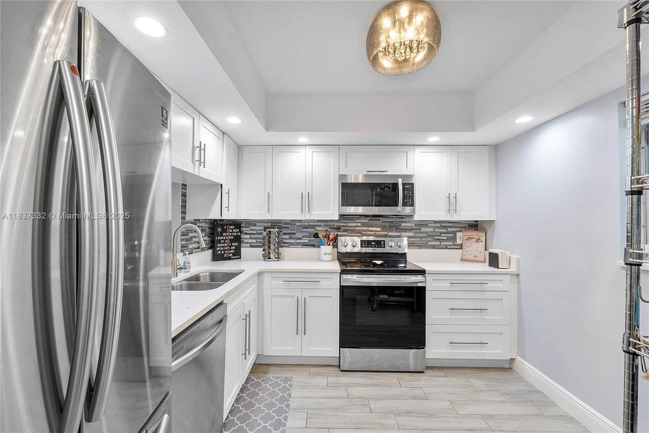 8821 38th Dr - Photo 1