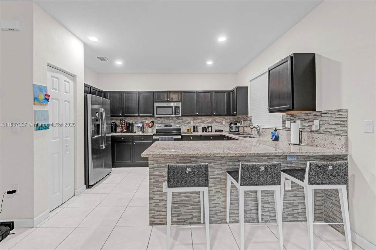 11413 253rd St - Photo 1