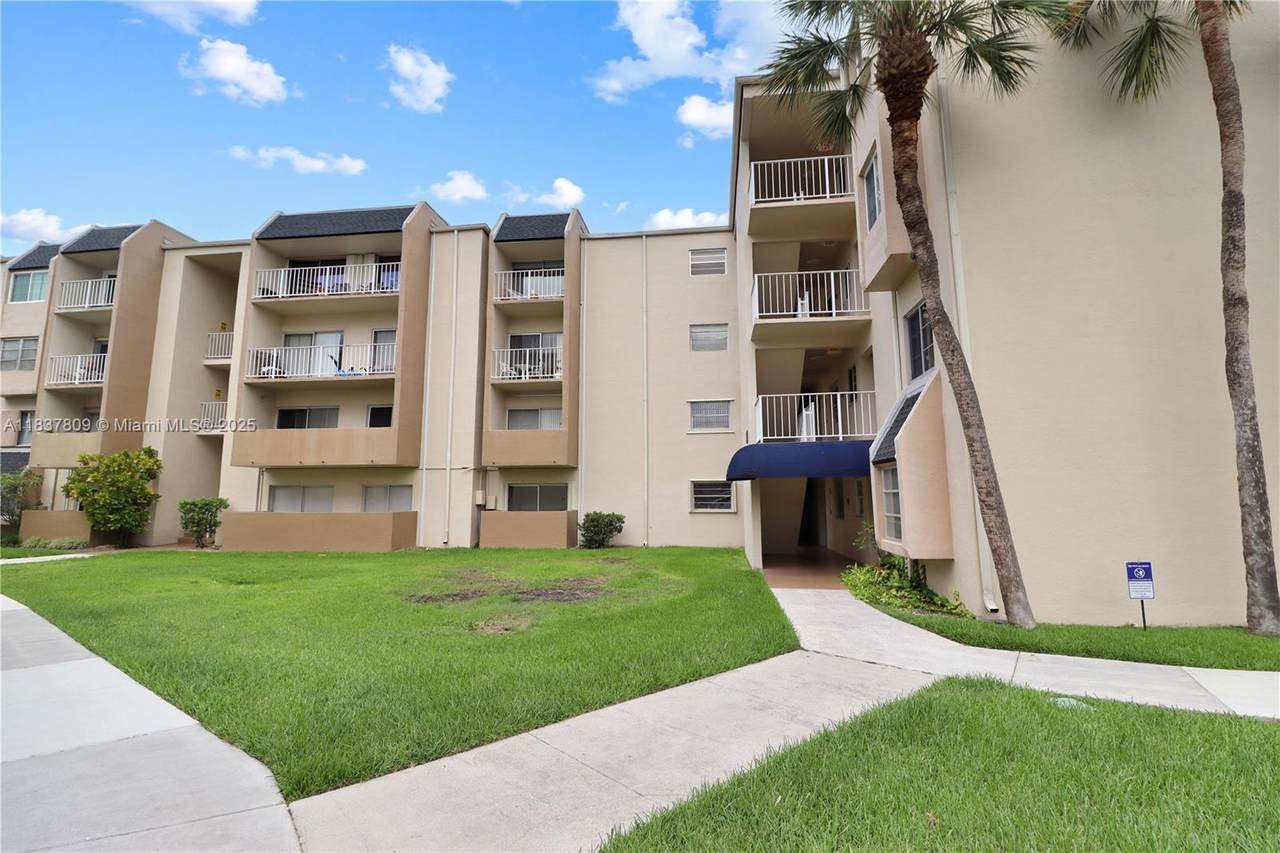 7715 86 St - Photo 1