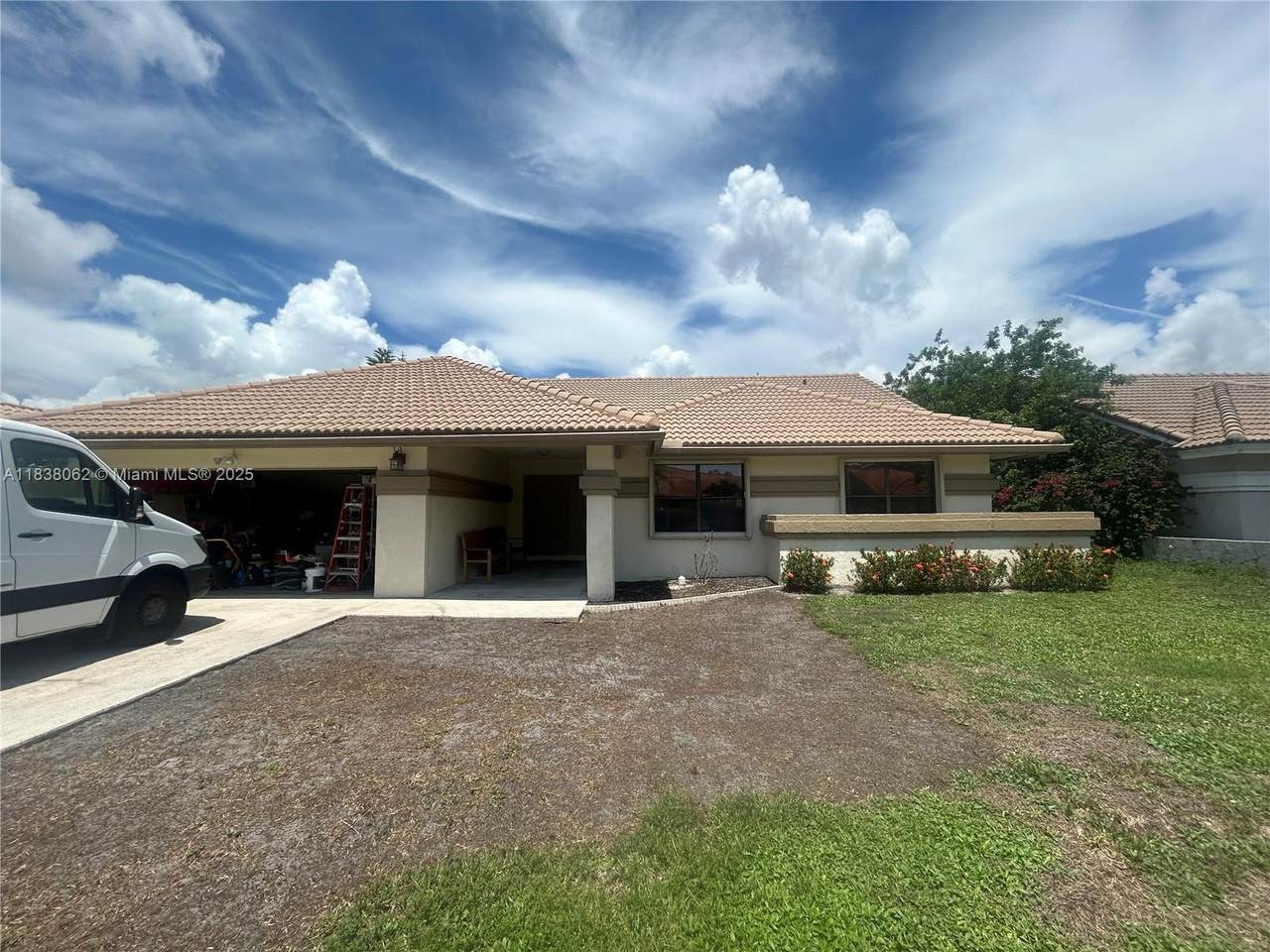 5809 Sun Pointe Cir - Photo 1