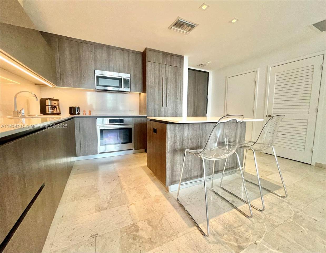 88 7th St - Photo 1