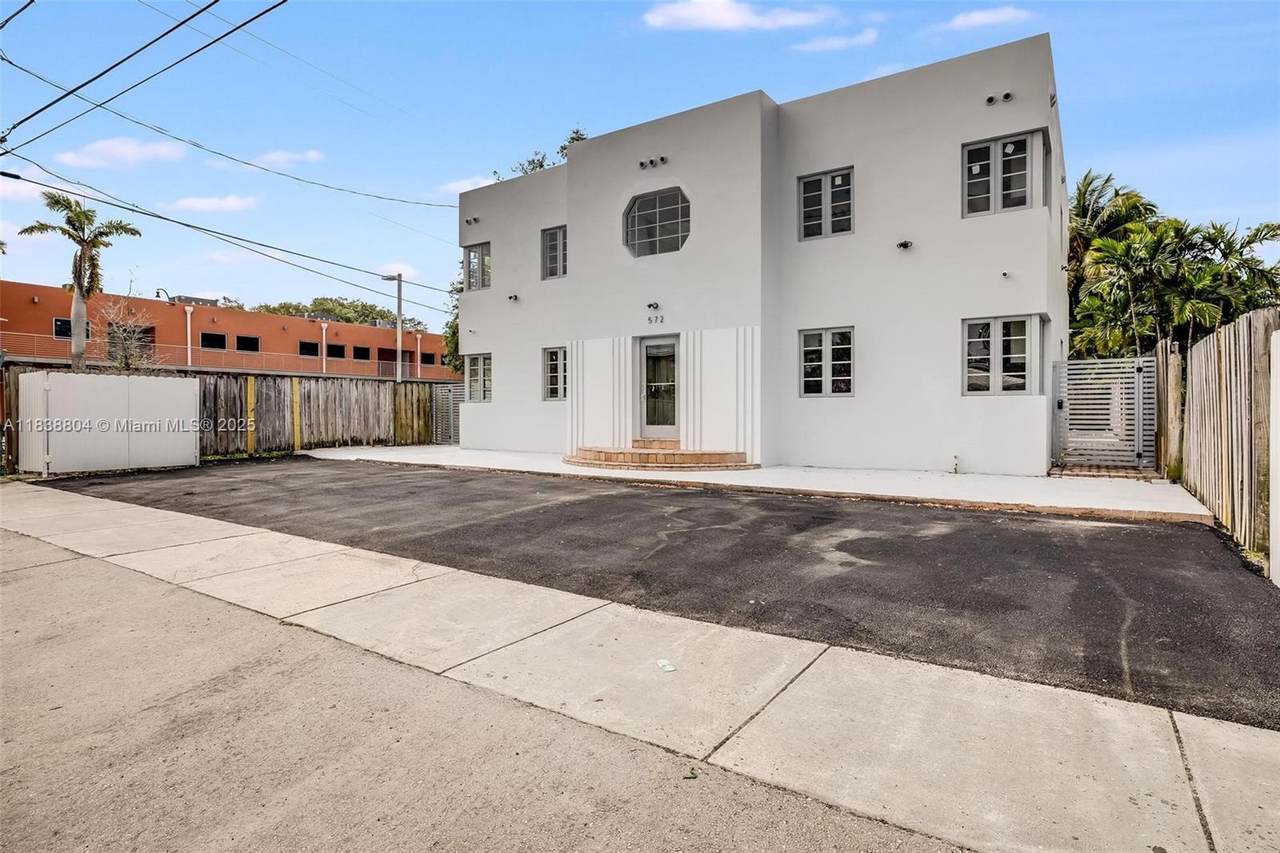 572 67th St - Photo 1