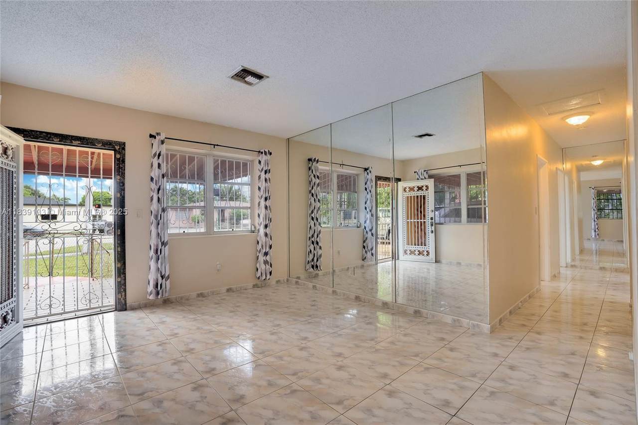 https://bt-photos.global.ssl.fastly.net/miami/1280_boomver_1_A11839103-2.jpg
