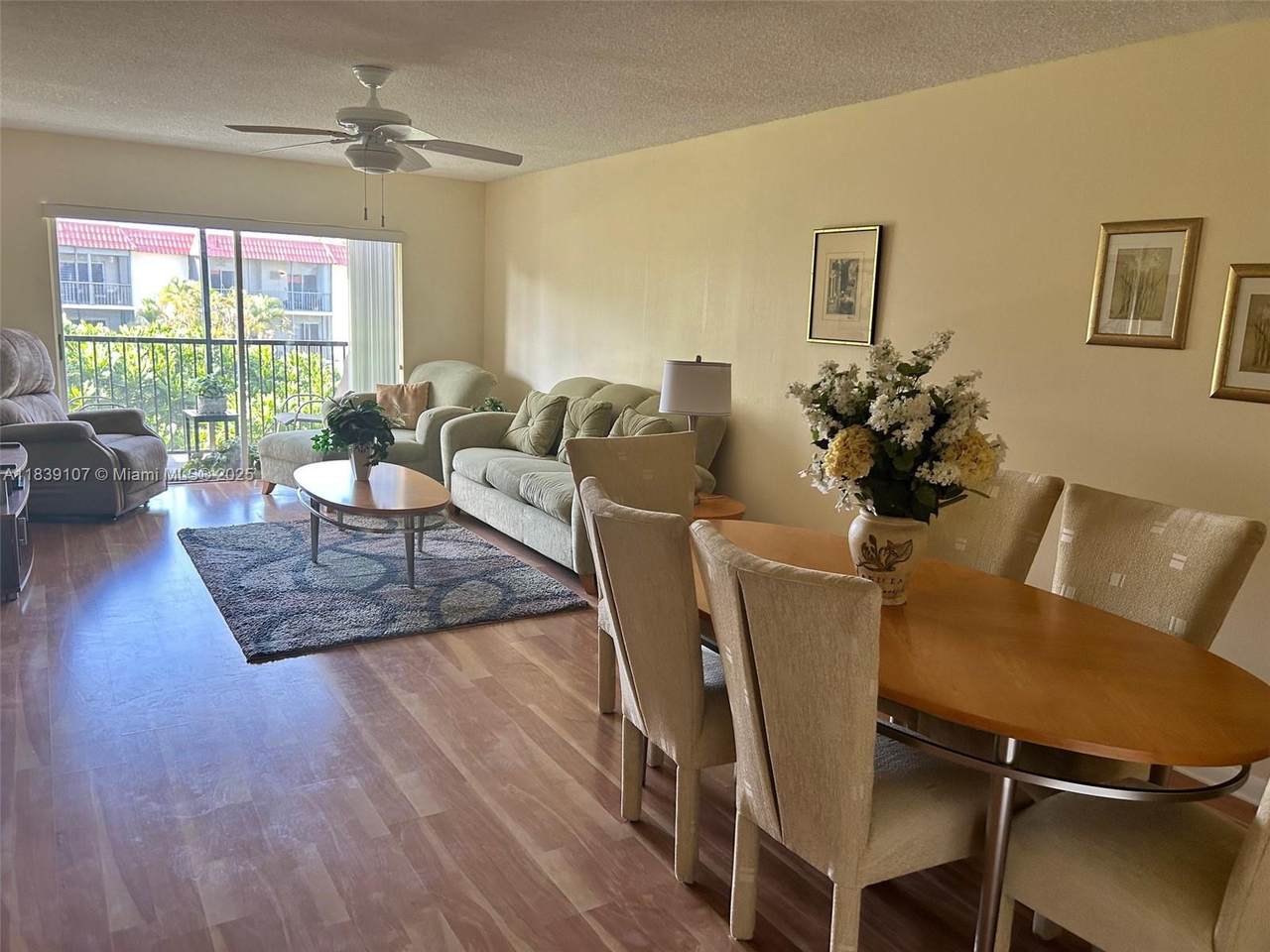 371 Hollybrook Dr - Photo 1