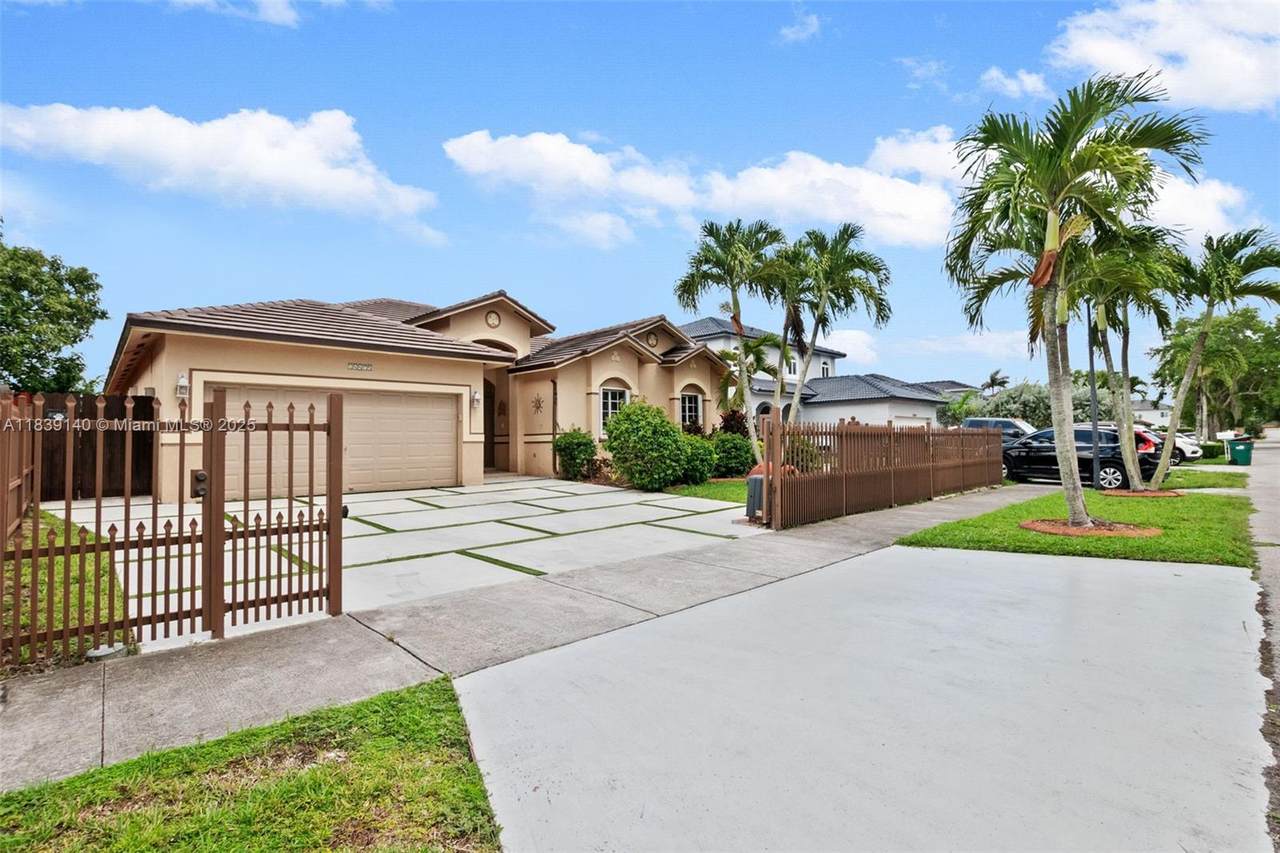 14475 161st Pl - Photo 1