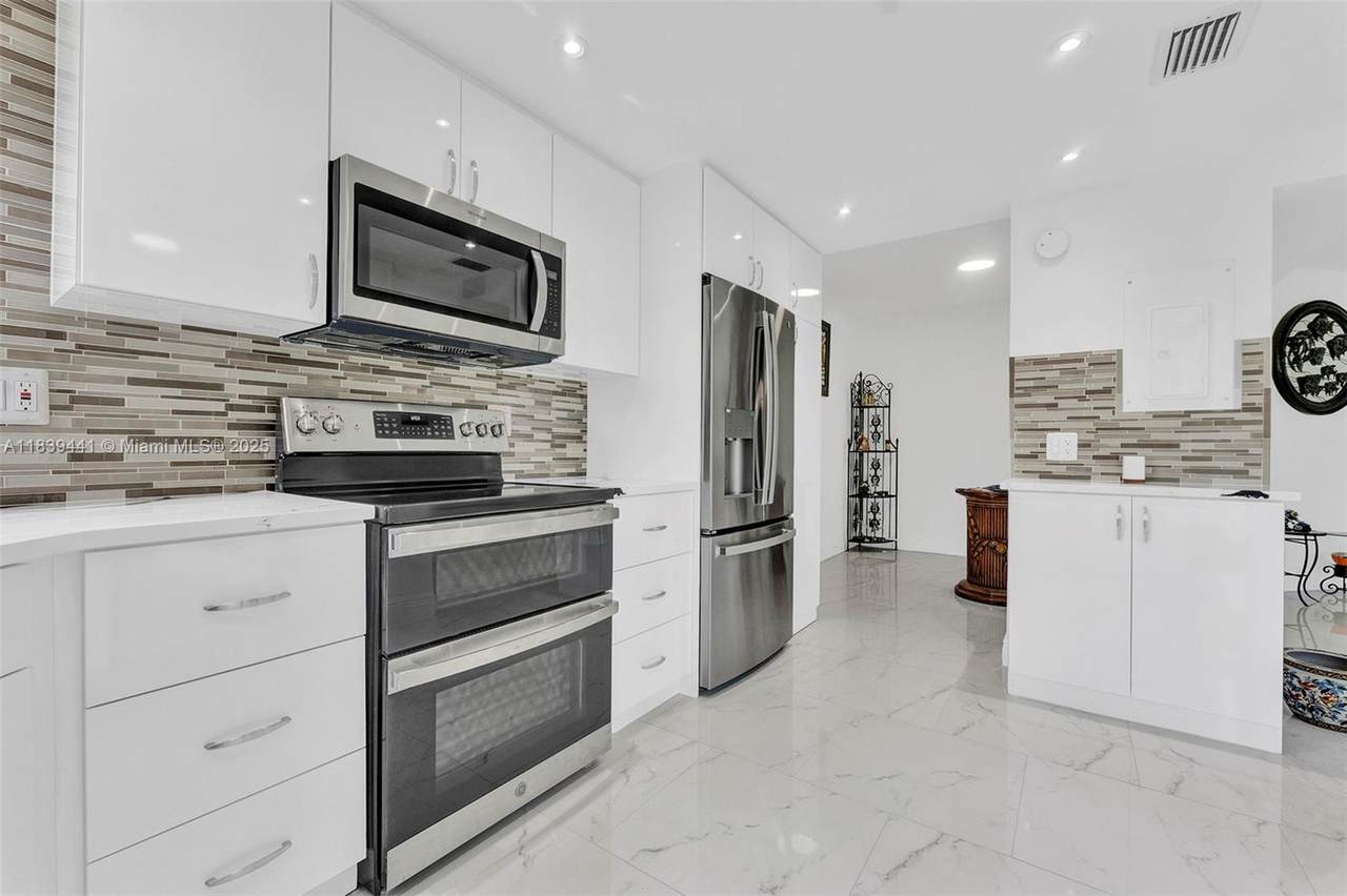 3661 Via Poinciana - Photo 1