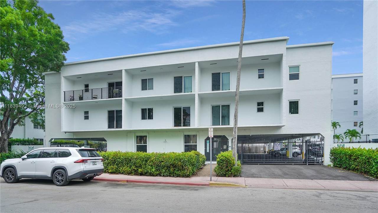 1033 Lenox Ave - Photo 1