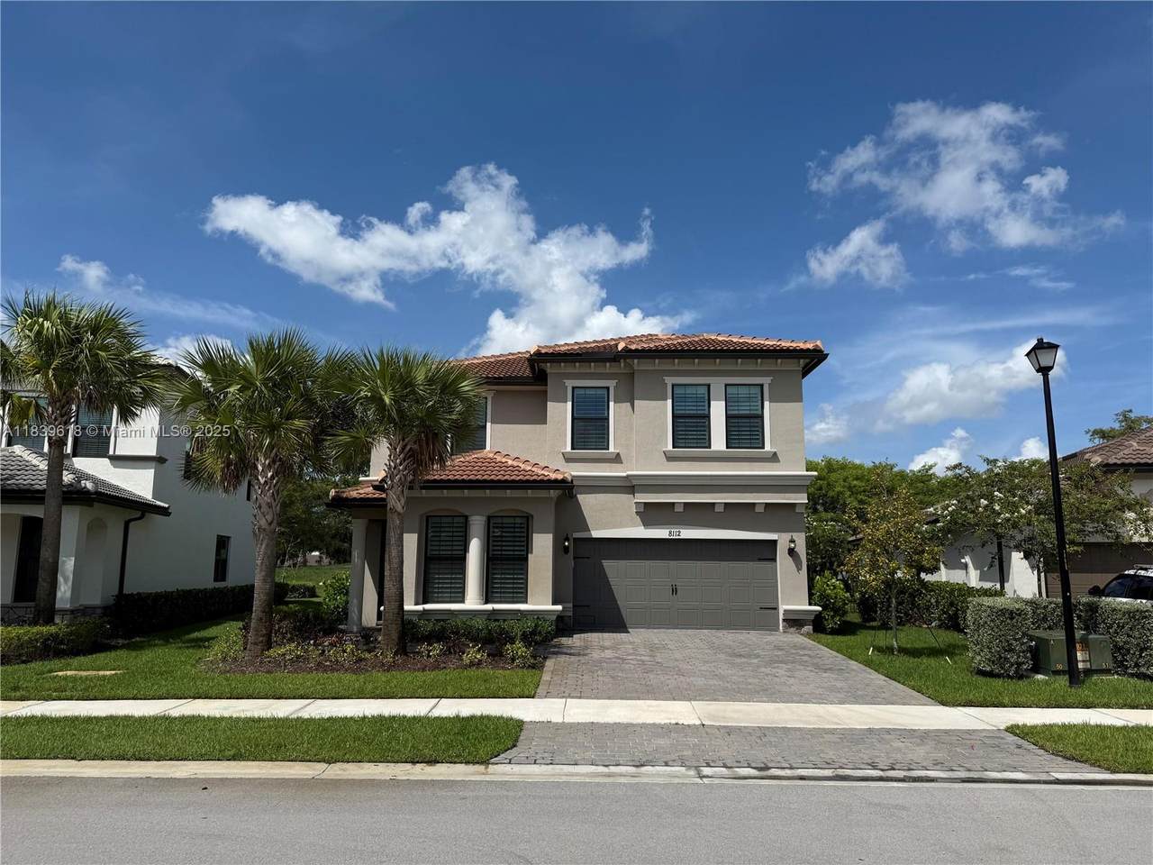 8112 78th St - Photo 1