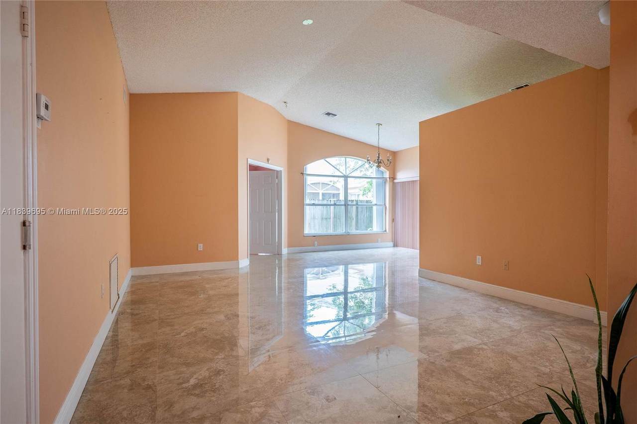 https://bt-photos.global.ssl.fastly.net/miami/1280_boomver_1_A11839695-2.jpg