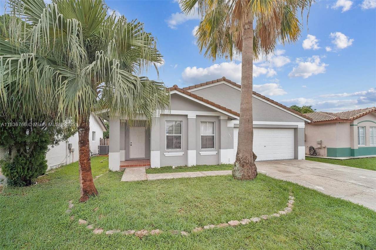 17471 137th Ct - Photo 1
