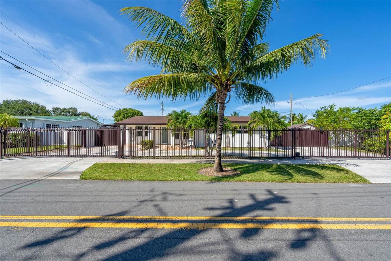 3501 Fairfax Dr - Photo 1