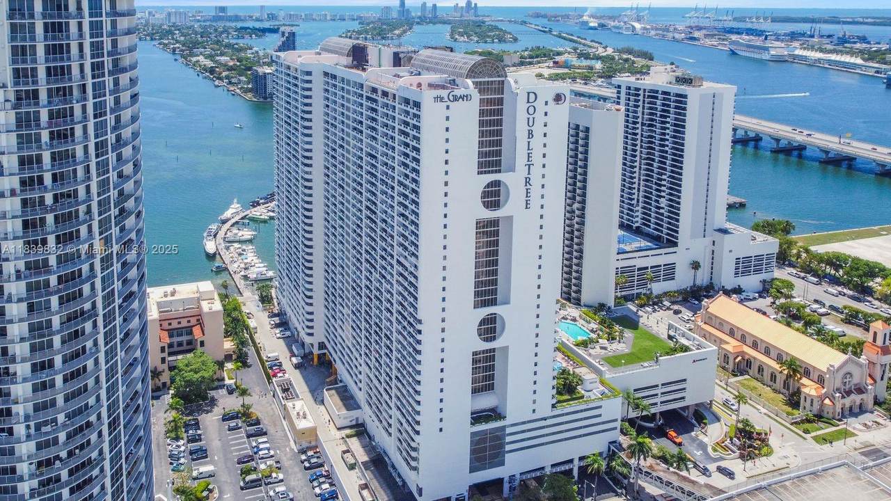 1717 Bayshore Dr - Photo 1