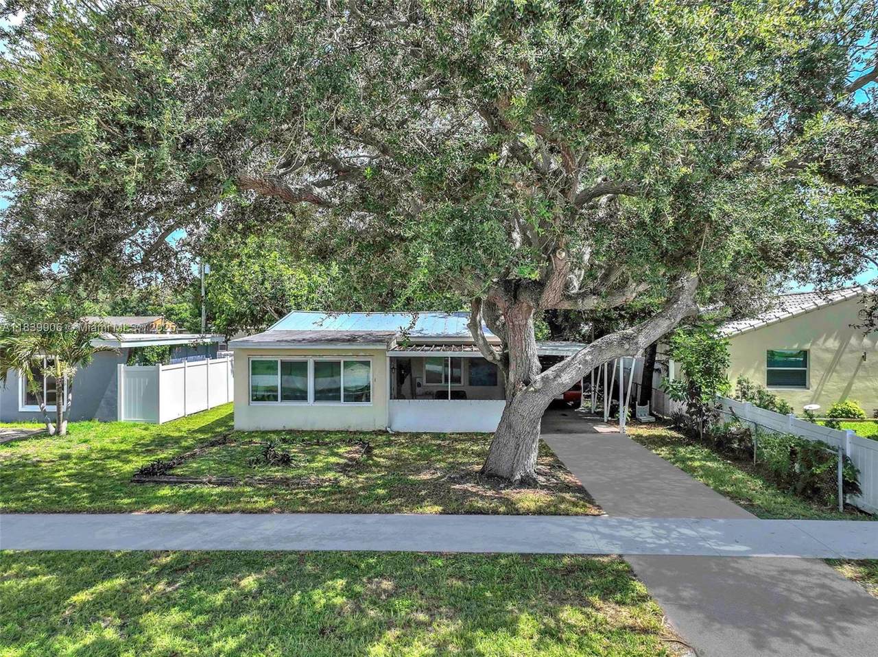 2407 Harding St - Photo 1