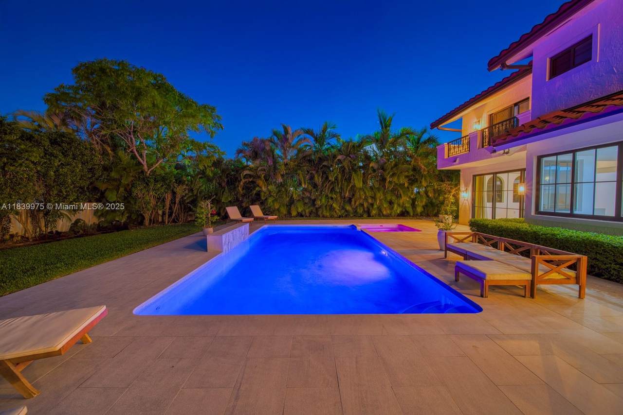 https://bt-photos.global.ssl.fastly.net/miami/1280_boomver_1_A11839975-2.jpg