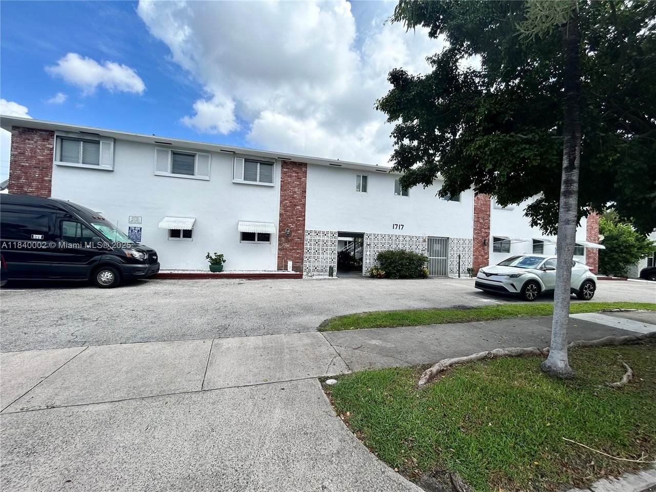 1717 Rodman St - Photo 1