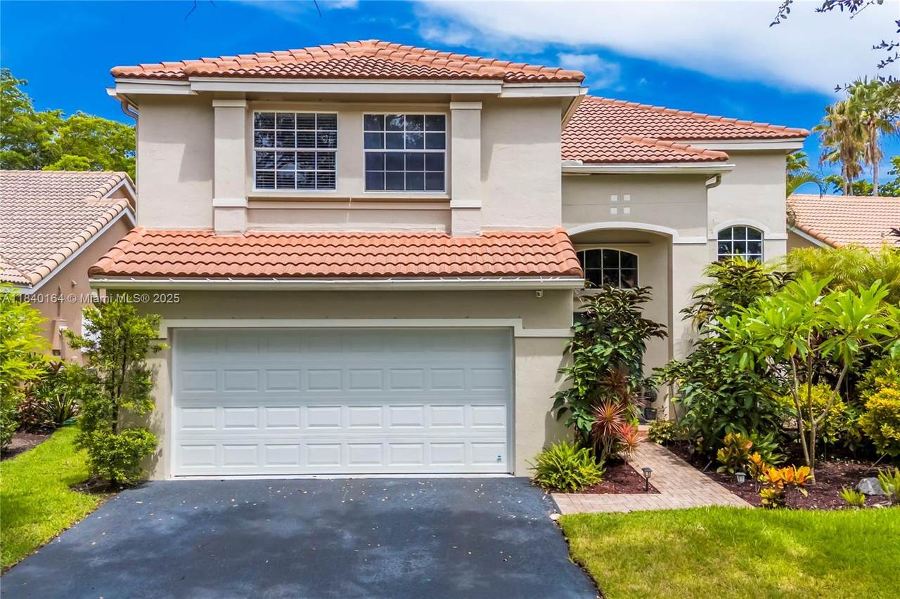 1204 Bayview Cir - Photo 1