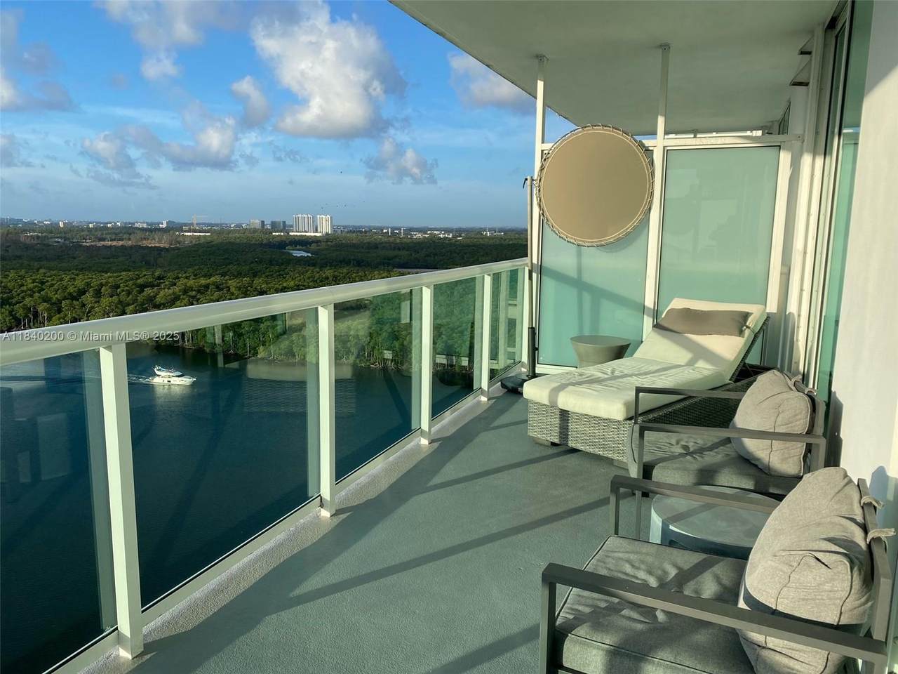 https://bt-photos.global.ssl.fastly.net/miami/1280_boomver_1_A11840200-2.jpg