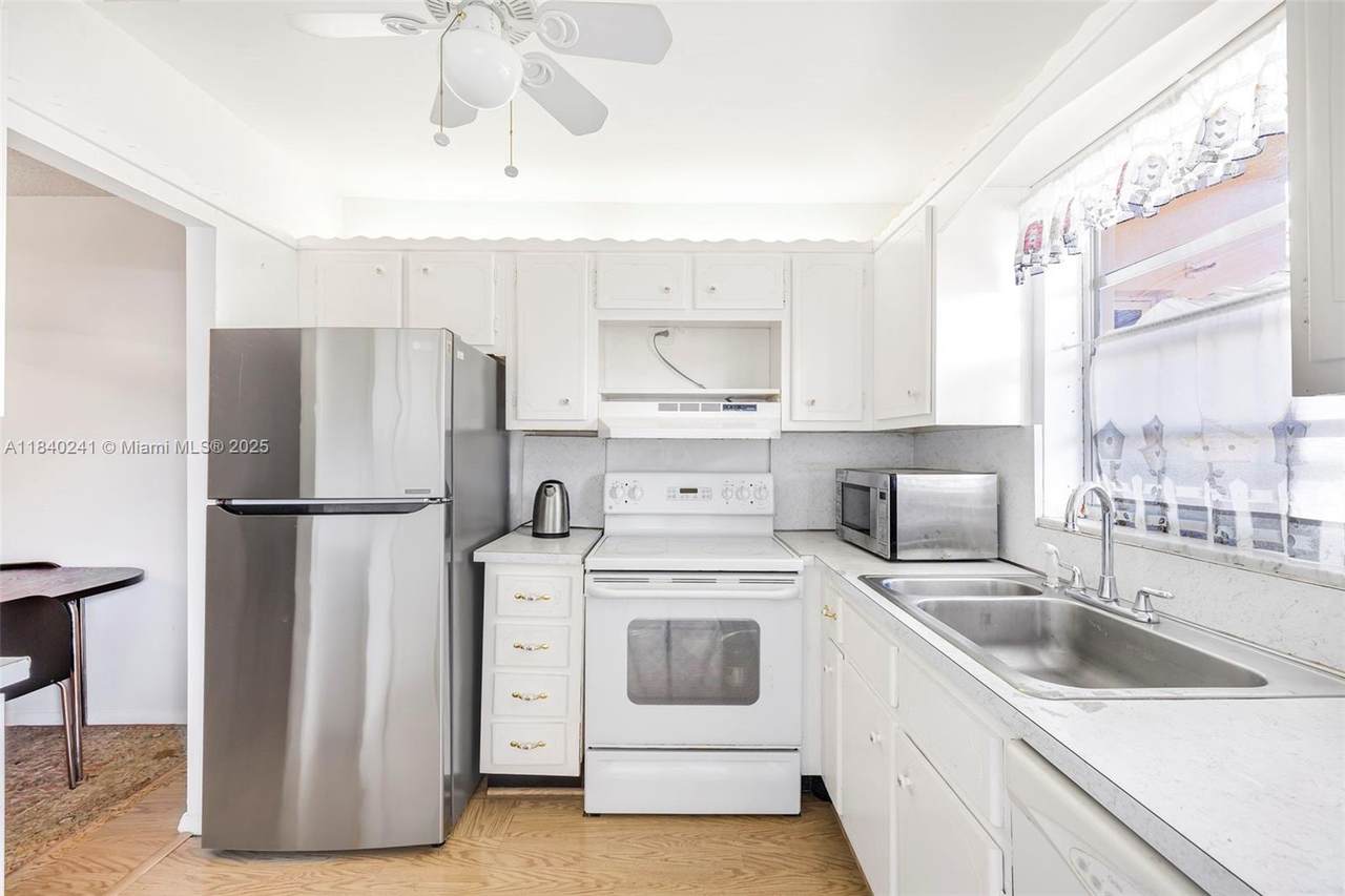 5300 Washington St - Photo 1