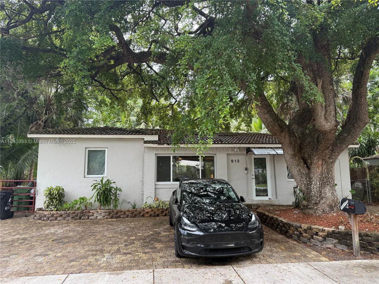 612 11th Ct - Photo 1