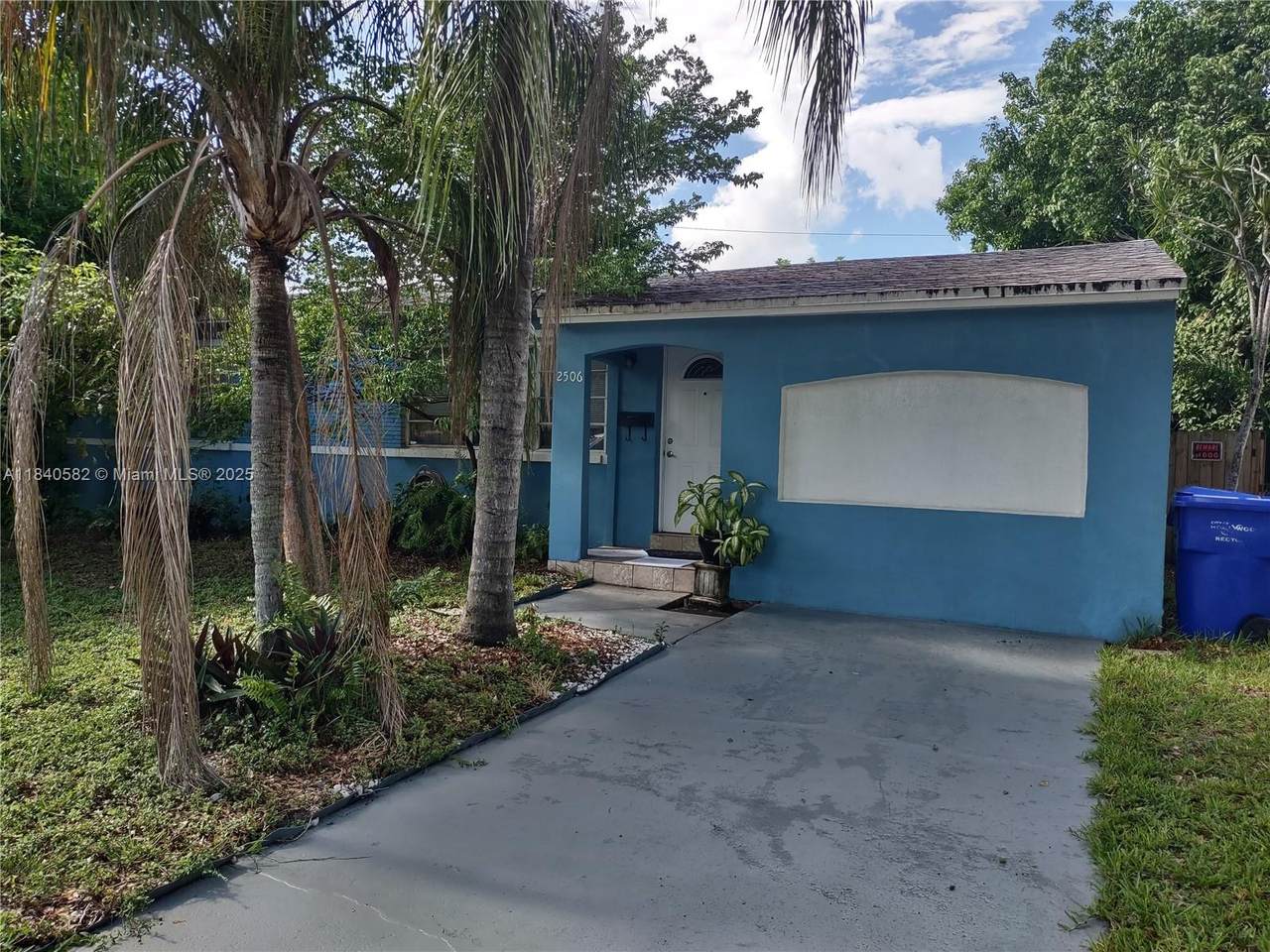2506 Mayo St - Photo 1
