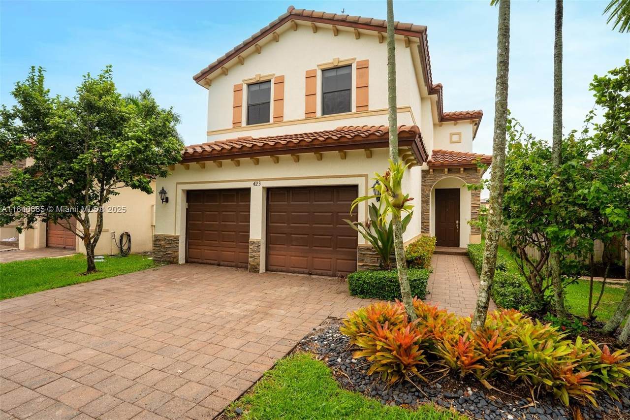 423 33rd Ter - Photo 1